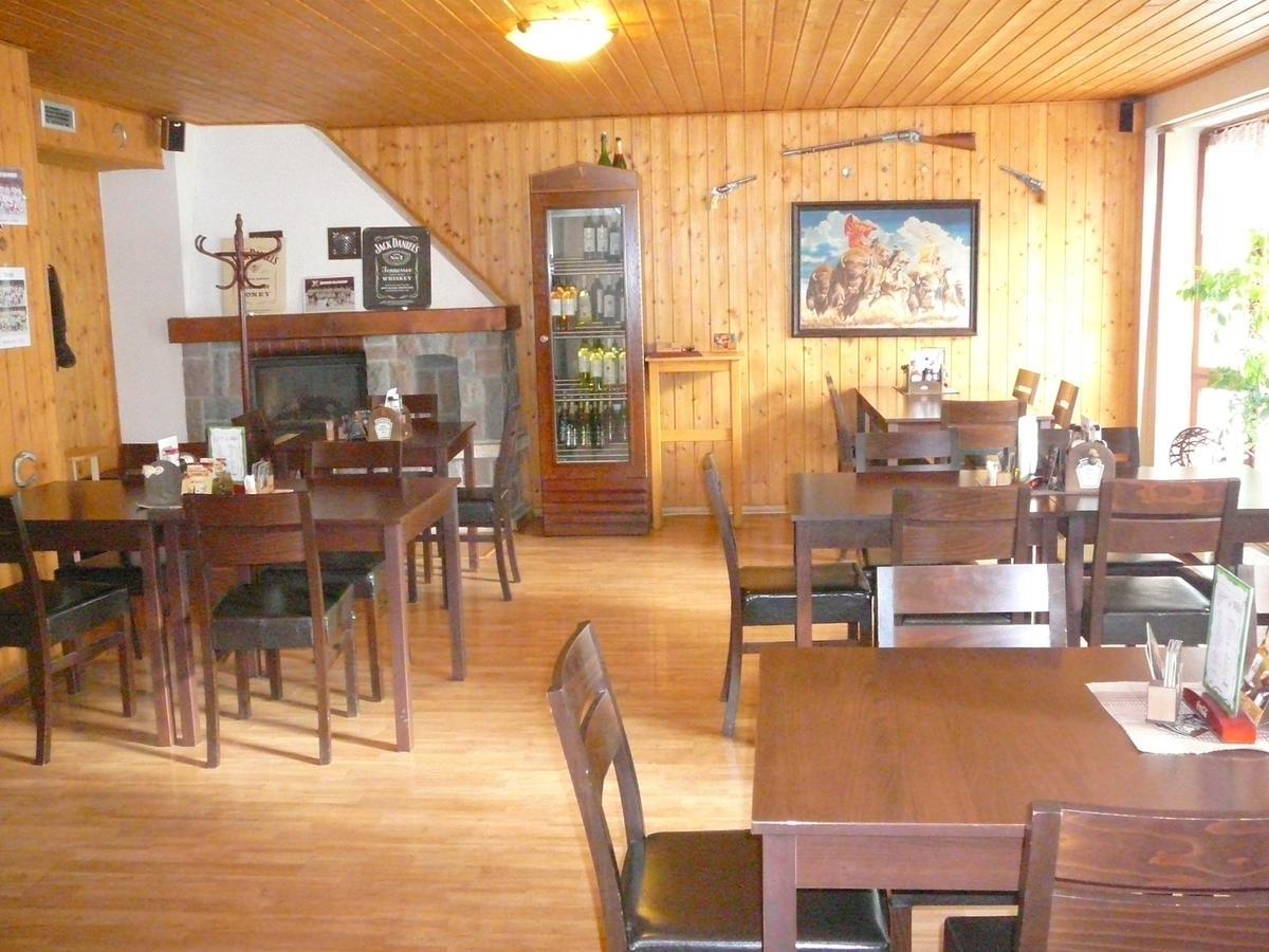 Ubytovani Nad Bisonem Hlinsko Ngoại thất bức ảnh